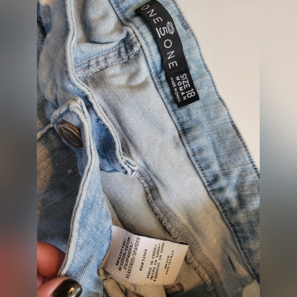 Distressed Jeans - Picture 2 of 3